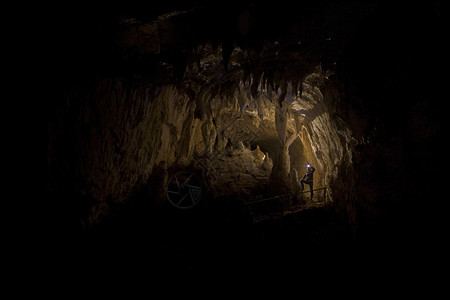 梅齐阿德山洞中的定形石高清图片