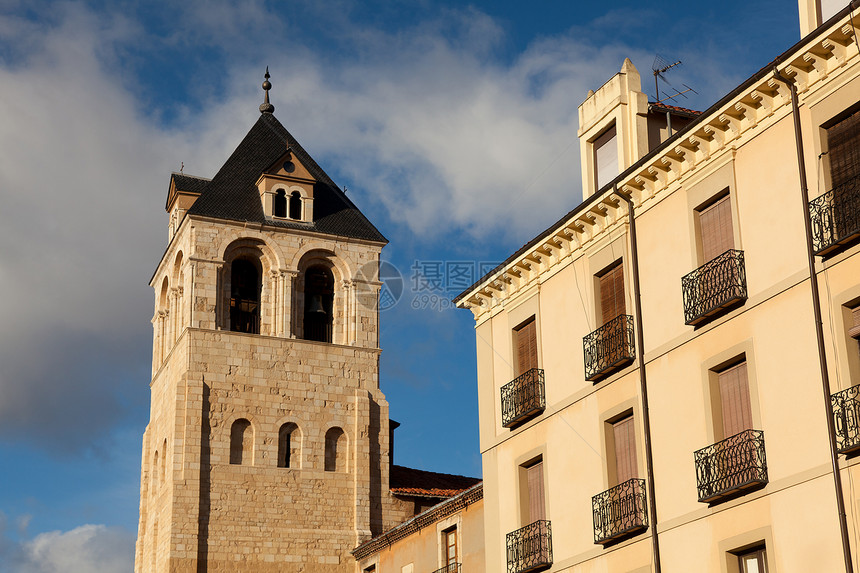 西班牙里昂 卡斯蒂利亚和里昂圣伊西多罗教堂旅行教会钟声晴天建筑石头宗教之路钟楼历史图片