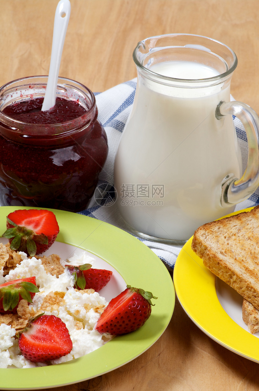 村早餐红色健康饮食乡村食物燕麦豆腐黄色谷物牛奶水果图片
