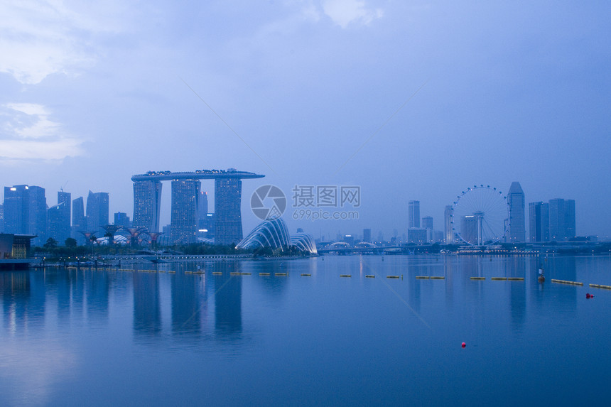 晚间新加坡商业区天际连线旅游建筑学景观商业建筑城市乌云反射游客旅行图片