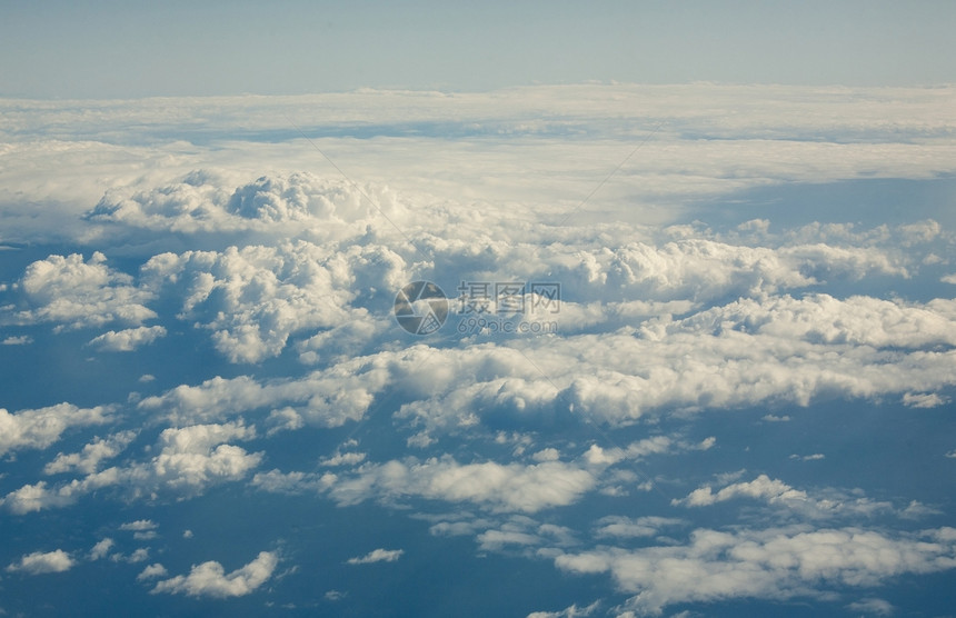 云层之上蓝色白色天气图片