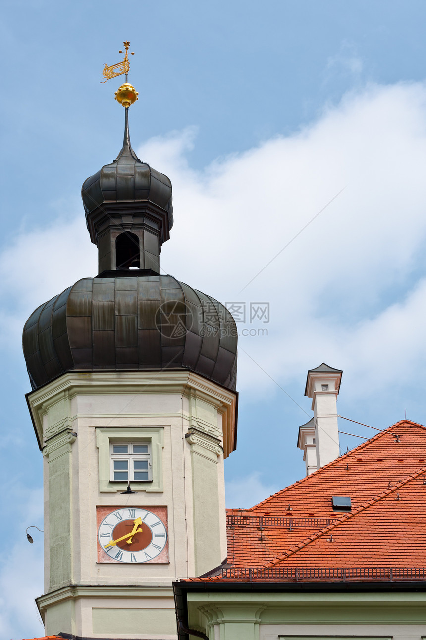 天气孔历史性城市建筑烟囱天空窗户房子尖塔大厅瓷砖图片
