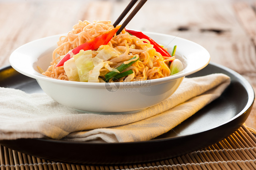 亚洲面条餐厅搅拌胡椒烹饪美食筷子大豆午餐油炸洋葱图片