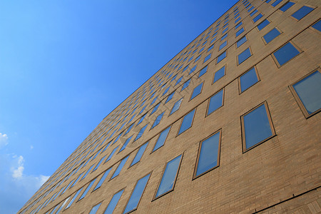 摩天大楼反射金融天空商业办公室窗户技术蓝色城市场景背景图片