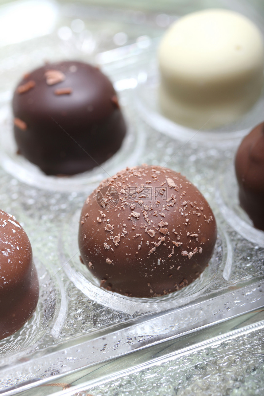 精细巧克力展示糖果食物礼物棕色熟食水晶松露甜点可可图片