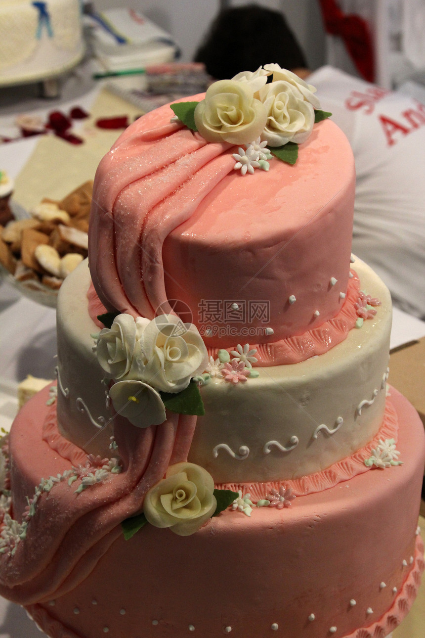 婚礼蛋糕庆典丈夫盘子新娘风格蓝色鸟类丝带玫瑰奶油图片