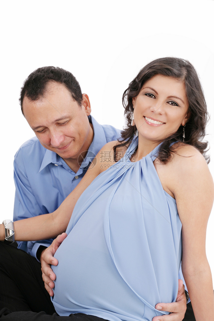 怀孕妇女在一起微笑的情侣图片