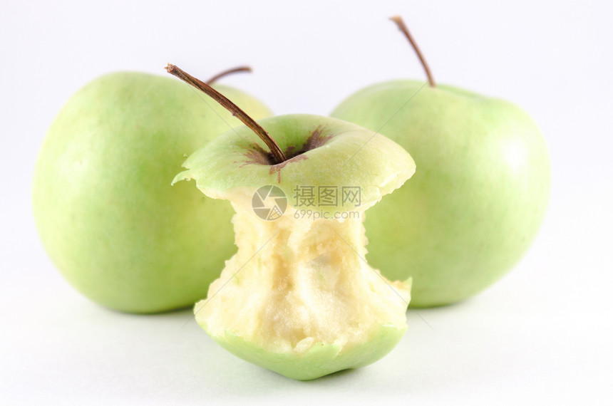 2个绿色苹果和白色的根图片