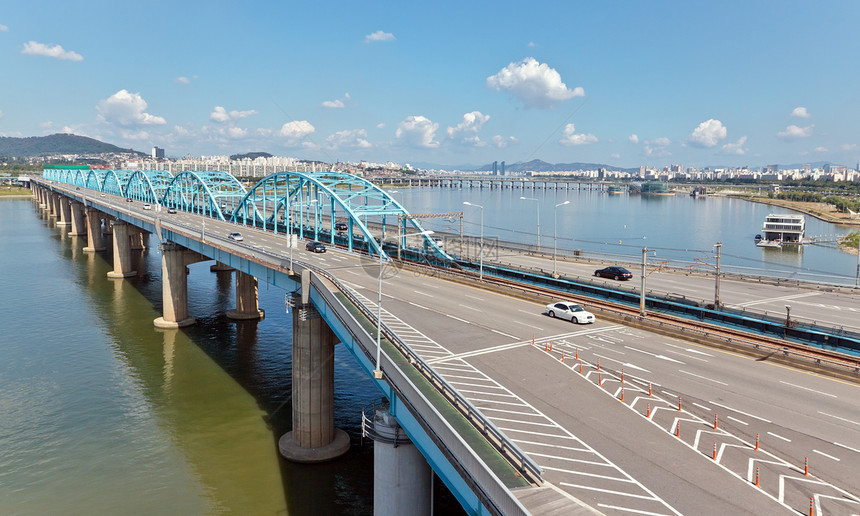 首尔汉河桥天空路面运输蓝色铜雀城市桁架景观民众全景图片