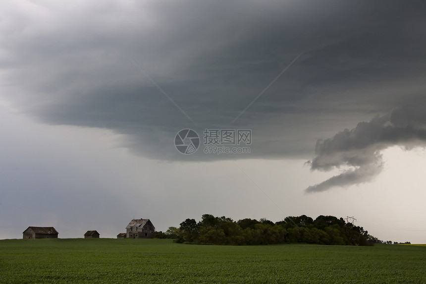 萨斯喀彻温荒野雷雨戏剧性危险场景天气天空风景图片
