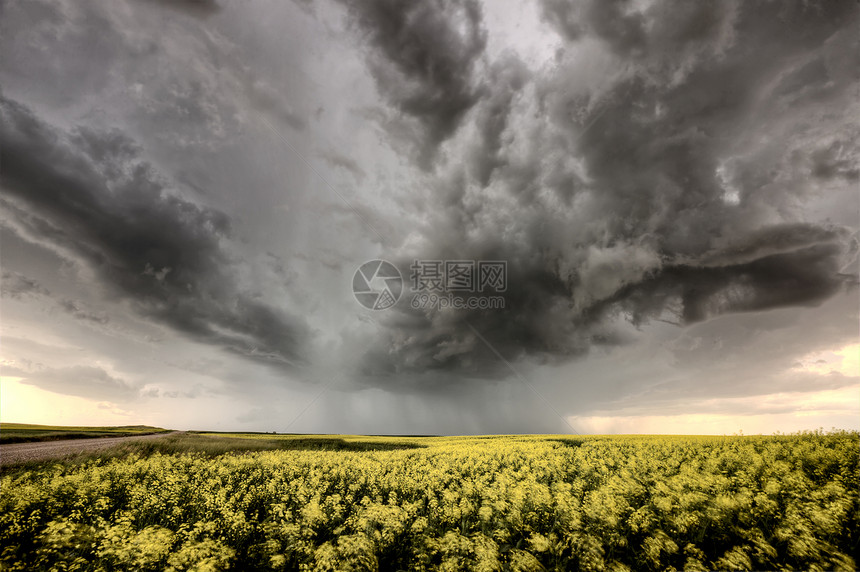 萨斯喀彻温天空场景雷雨危险戏剧性风景荒野天气图片