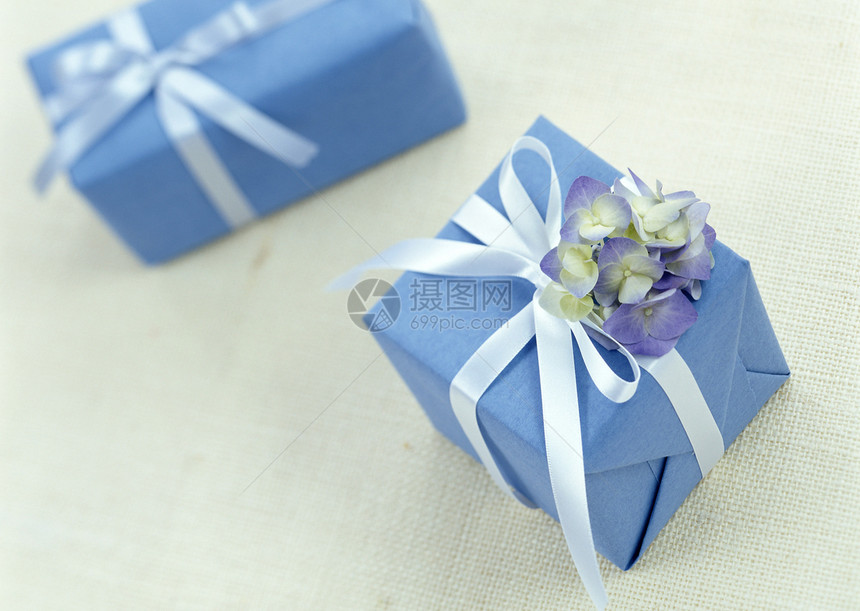 礼品盒金子花瓣玫瑰宝石叶子念日盒子新娘庆典礼物图片