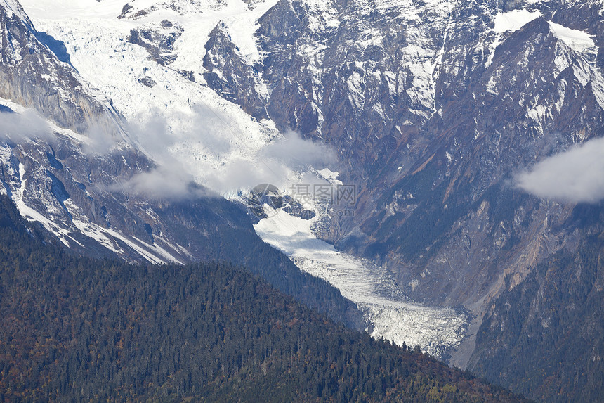 雪山中的冰川环境蓝色阴影滑雪摄影绳索跑步踪迹公园娱乐图片