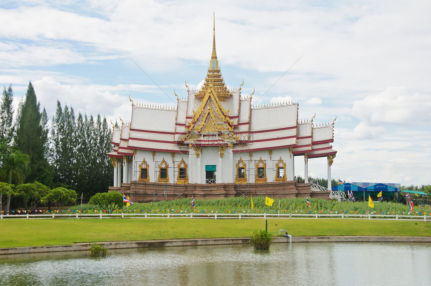以泰文风格的美丽寺庙图片