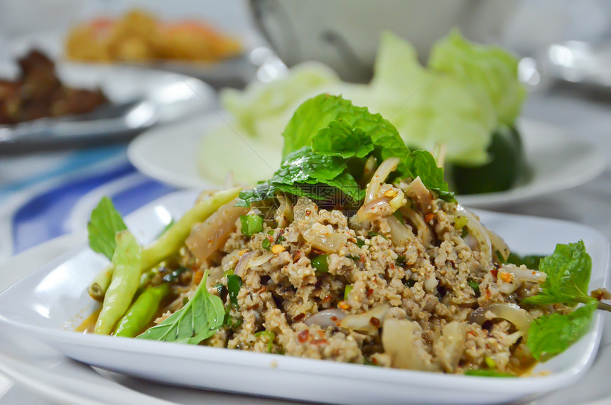 泰海菜盘蔬菜猪肉美食营养沙拉食物盘子图片