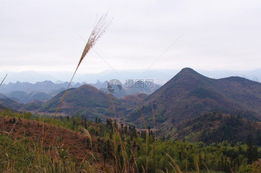 karst 地面形状的日落图片