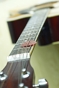 手指板上的吉他选手木头娱乐歌曲乐器脖子指板旋律音乐背景图片