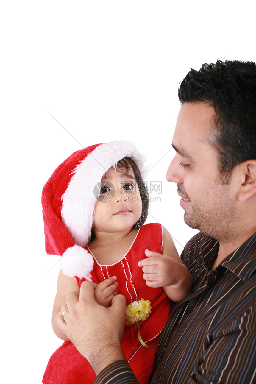 父亲和女儿戴着圣诞圣塔帽 看起来很快乐图片