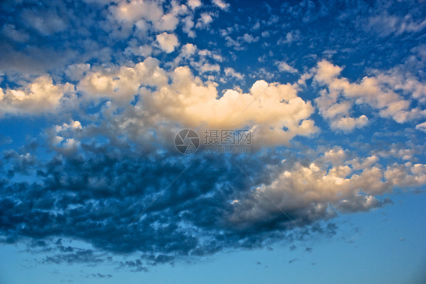蓝天空风景戏剧性气候云景水平多云气象天空景观天气图片