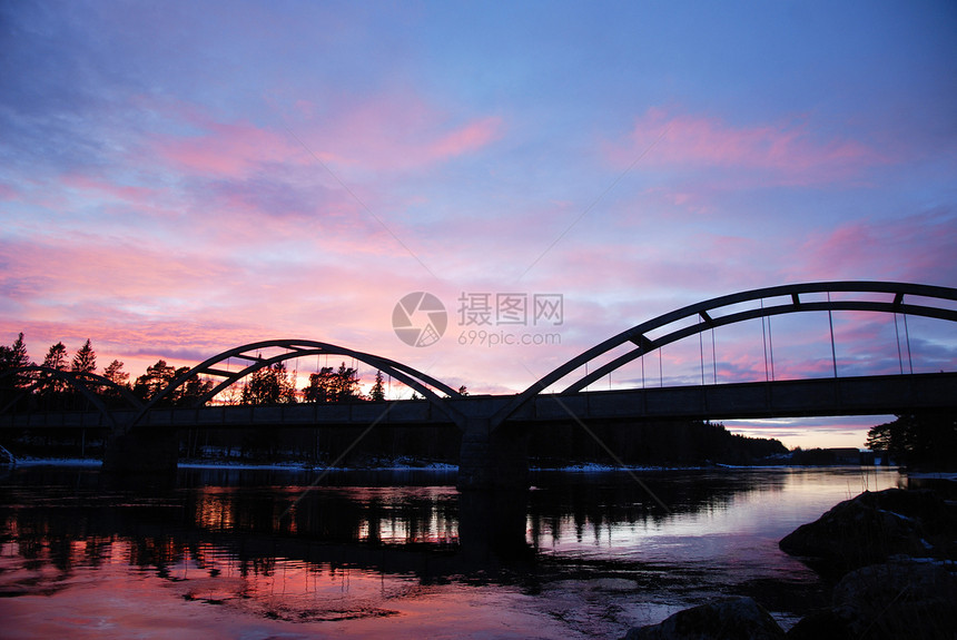 黄昏桥乡村气候环境场景阴影新年天空天气时间风景图片