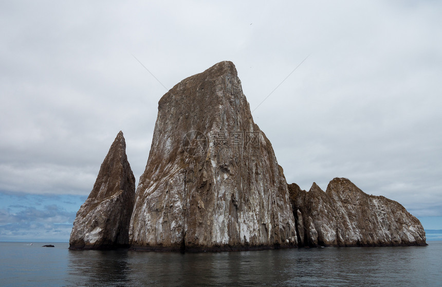 莱昂多米达或沉睡狮子岩层戏剧性编队海洋岩石海岸线睡狮反思保护图片