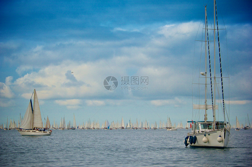 帆船地平线速度晴天闲暇景观照片自由娱乐游艇运输图片
