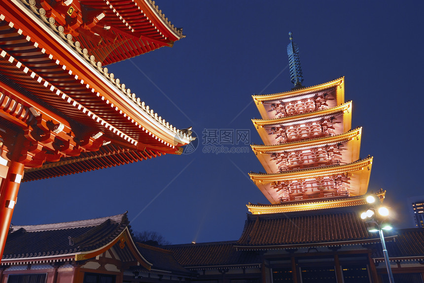 朝草寺夜里宝塔浅草传统地标红色绿色寺庙照明图片