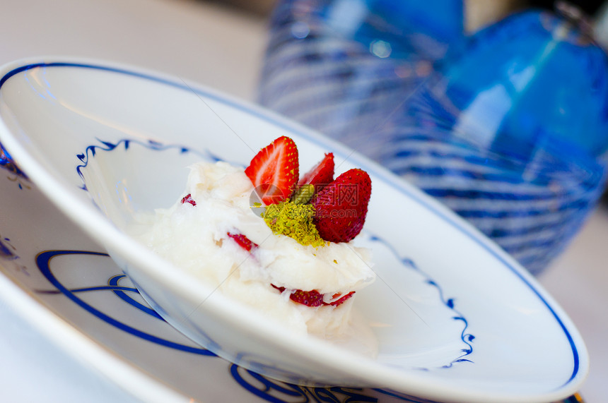 Gullac 土耳其甜点牛奶餐厅美食盘子火鸡营养玫瑰烹饪服务乳白色图片
