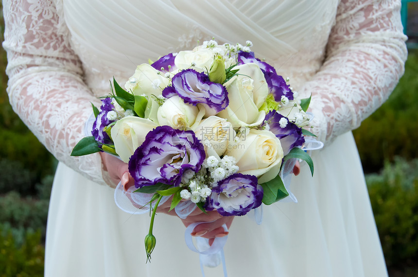 蓝色和白花的婚纱花束蕾丝婚礼女士百合妻子蜜月婚姻叶子玫瑰庆典图片