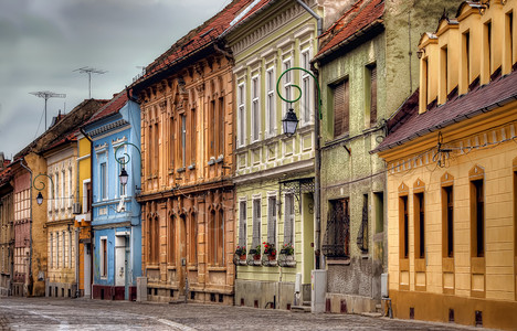 罗马尼亚的老旧街道高清图片
