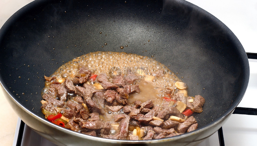 烹饪牛肉胡椒美食黑色平底锅炙烤烧烤油炸牛扒红色营养图片