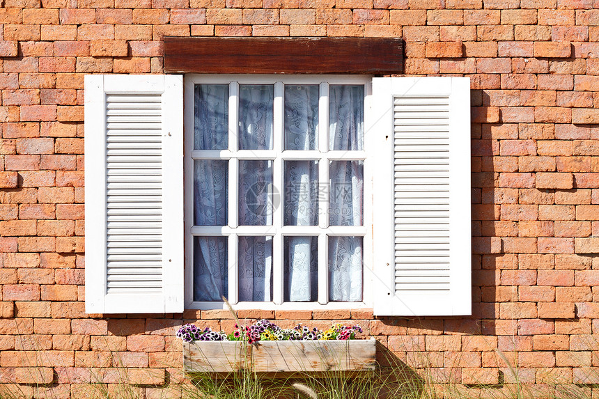 旧白色窗口框架历史风格古董建筑建造窗户入口木头装饰图片