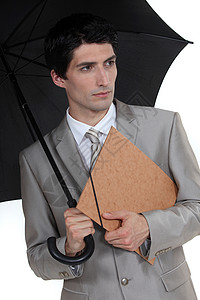 手下有雨伞和文件夹的人背景图片