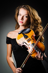 拉大提琴的女孩在暗房里拉小提琴的女人小提琴家细绳女士演员中提琴音乐会音乐家演奏家女孩乐队背景