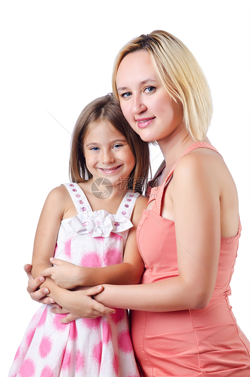 快乐的妈妈和女儿在白色乐趣孩子女士女孩拥抱父母喜悦家庭幸福女性图片