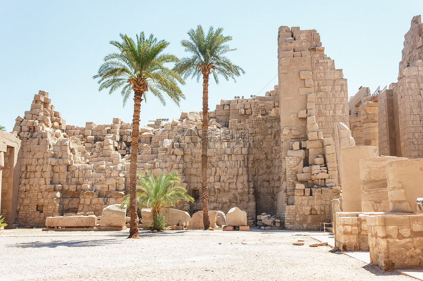 埃及卡纳克寺庙古老废墟国王建筑石头雕像象形狮身人面旅游艺术古物图片