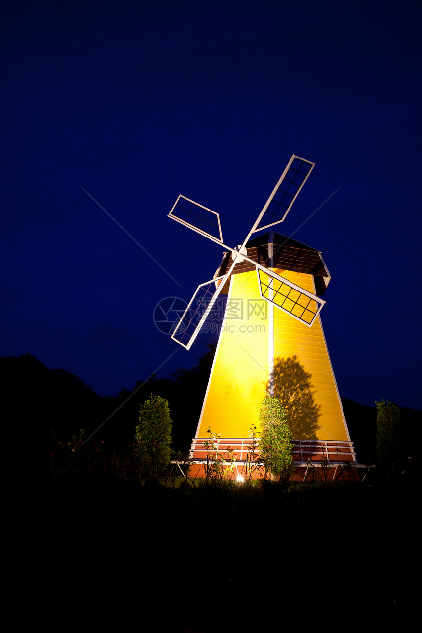 夜间风车历史建筑环境生态白色农村日落乡村活力翅膀图片