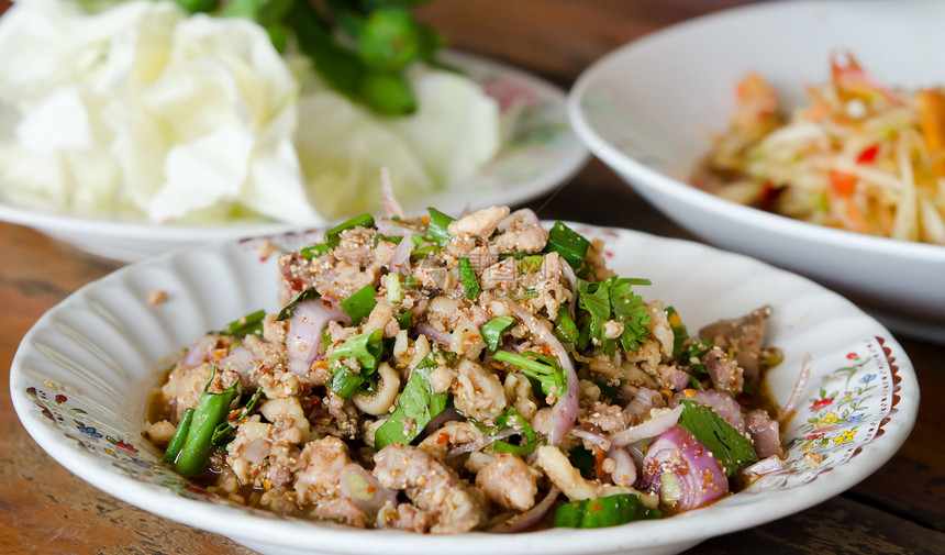 泰海菜盘食物洋葱猪肉沙拉蔬菜盘子碎肉图片