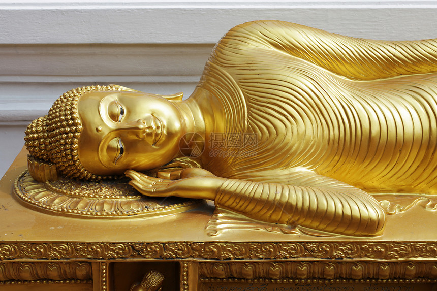 仰立着佛祖休息冥想佛教徒金子寺庙信仰宗教雕塑崇敬文化图片
