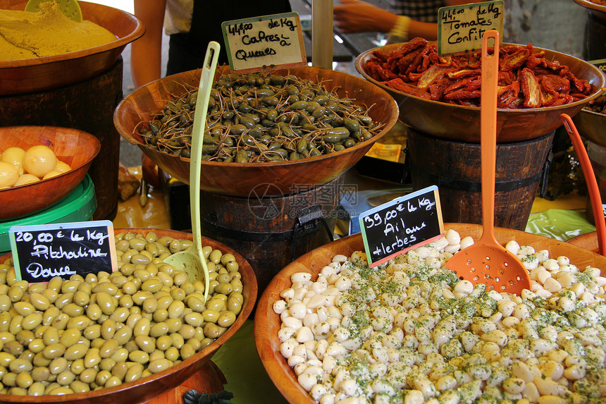 不同种类的橄榄展示小吃食物绿色草药盘子营养敷料美食饮食图片