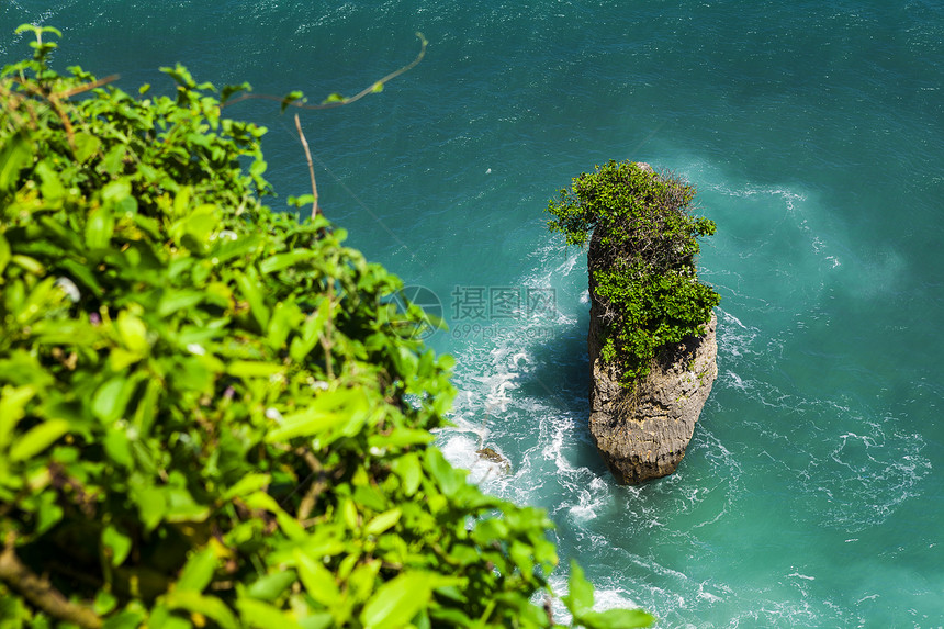普拉乌卢瓦图庙的岩石海和波浪热带海滩旅行石头情调假期海洋爬坡悬崖节日图片
