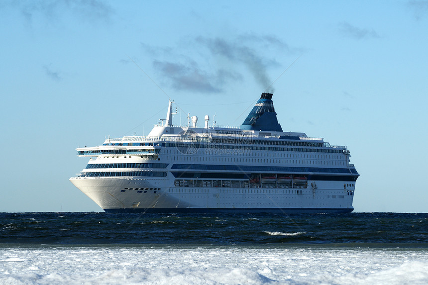 渡口航海运输通道蓝色白色海浪旅行血管旅游货物图片
