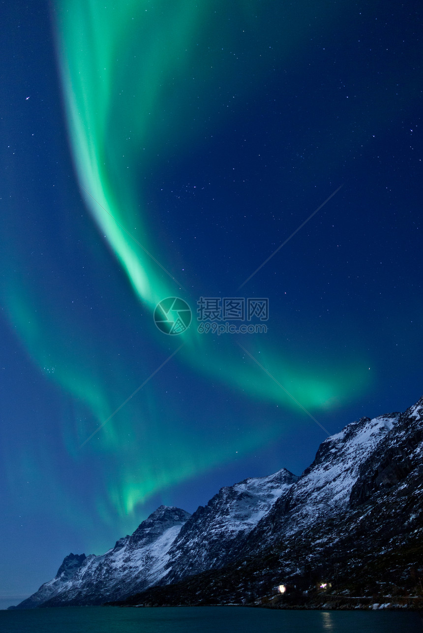 北光 以峡湾反射极光宇宙太阳风荒野绿色北极星冷冻地磁星系星星图片