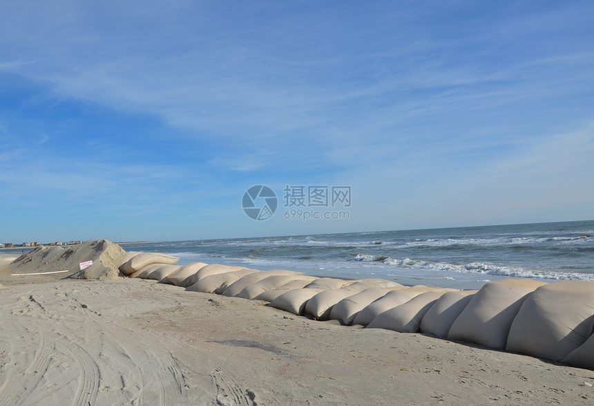 海岸保护海洋天空侵蚀海滩沙袋冲浪阳光图片