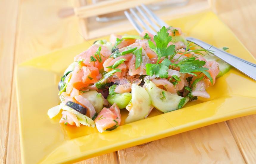 沙拉加鲑鱼美食饮食食物草本植物午餐营养熏制叶子沙拉盘子图片