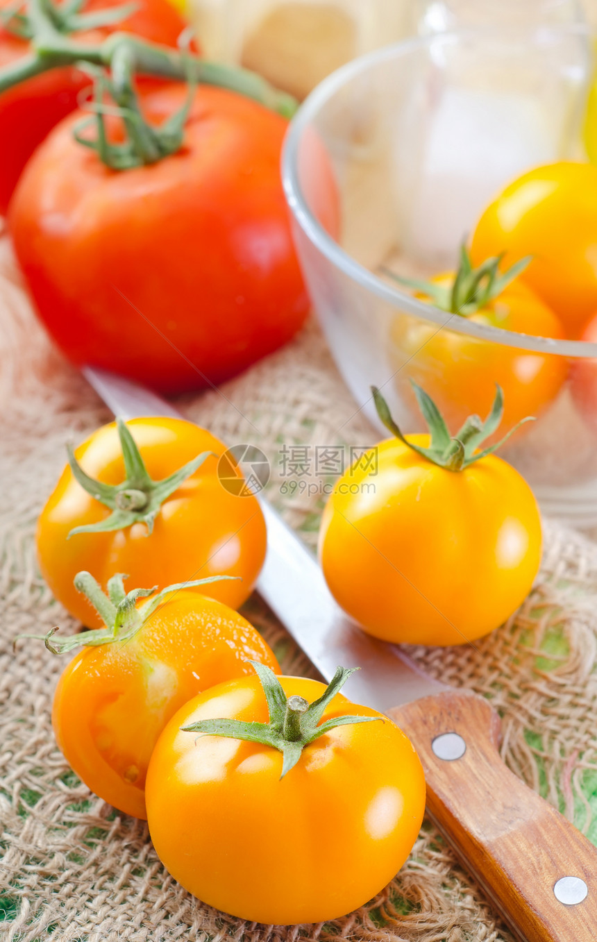 黄黄番茄蔬菜叶子节食午餐重量木头饮食草药食物杂货图片