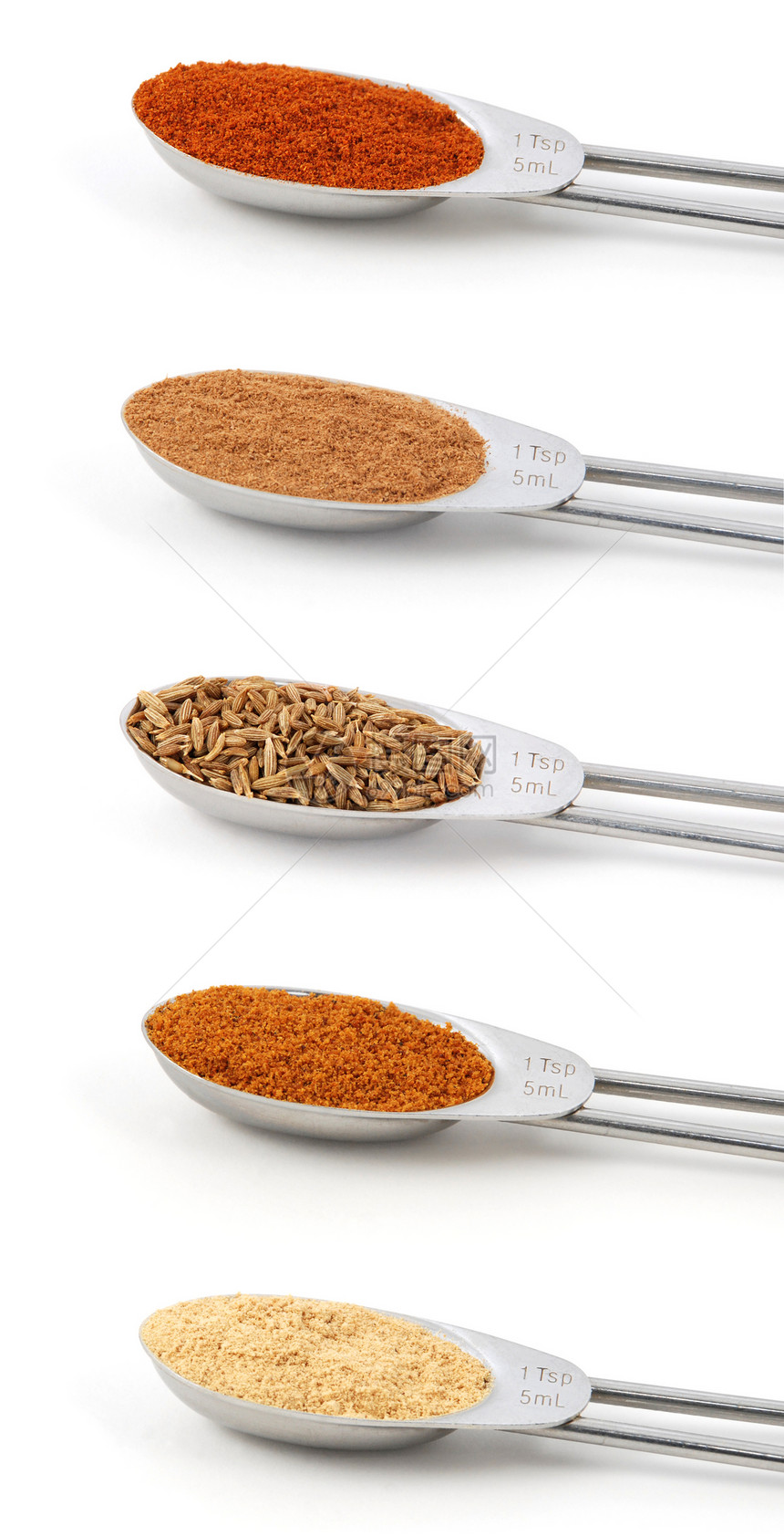 以金属茶匙测量的溢料香料种子芳香工具味道地面粉末食物肉桂狼牙棒图片
