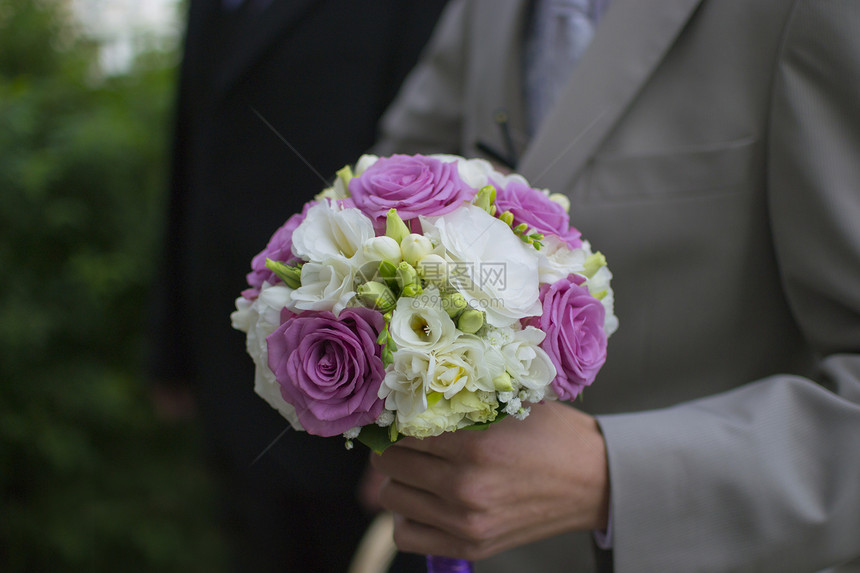 婚礼花束拥护棕榈美丽男人手指玫瑰人士风格商务男性图片