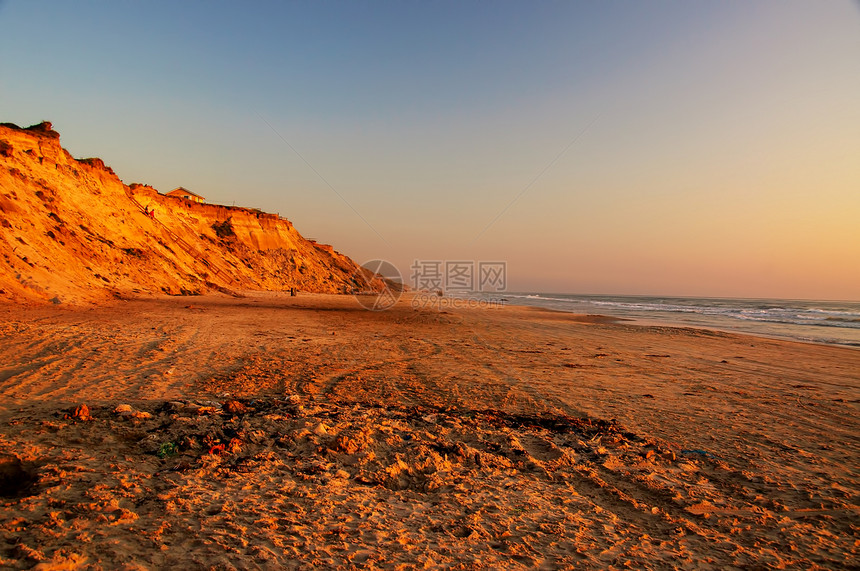 在海滩的晚上阳光海洋蓝色天空海景海岸太阳晴天小时粉色图片