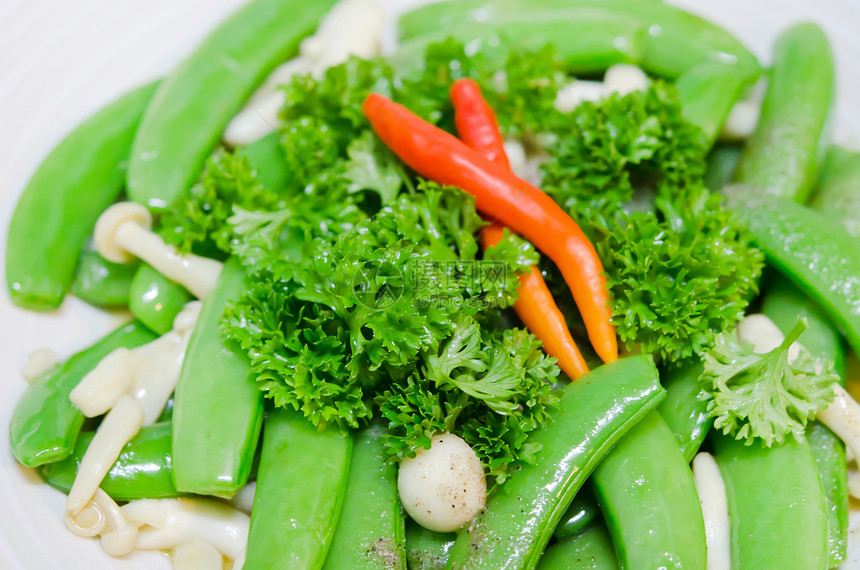 亚洲食物胡椒红色美食辣椒蔬菜绿色油炸盘子白色图片